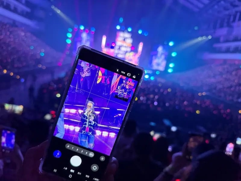 演唱會五大必備神物！高倍率神機、手機掛繩...實用小物推薦一次看！