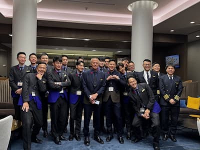 華航半世紀首見「全空少航班」！ 15 位空少齊聚乘客驚喜喊超帥！