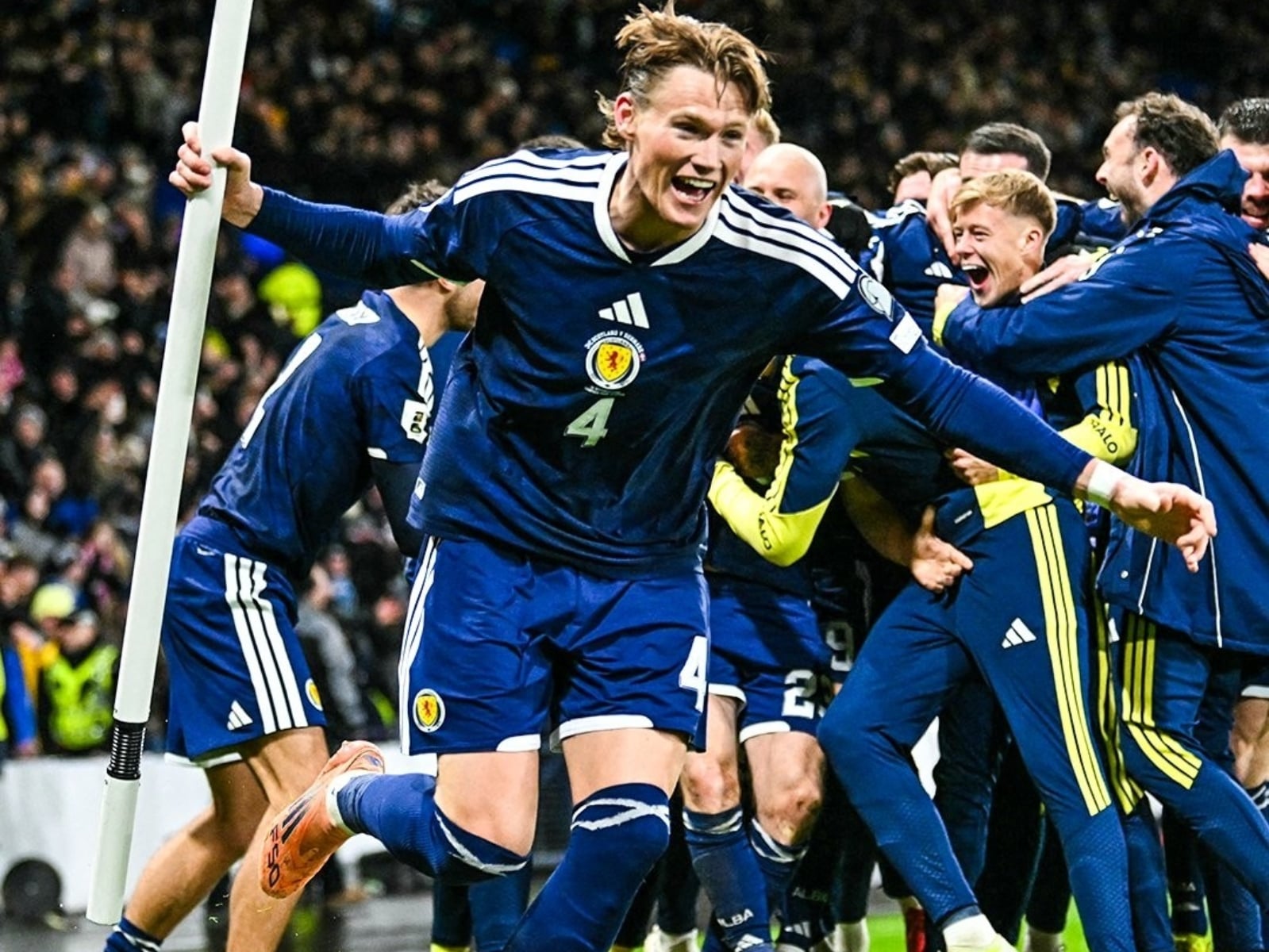 蘇格蘭傷停補時「連轟超狂遠射」擊敗丹麥！睽違 28 年再度晉級 FIFA 世界盃會內賽！