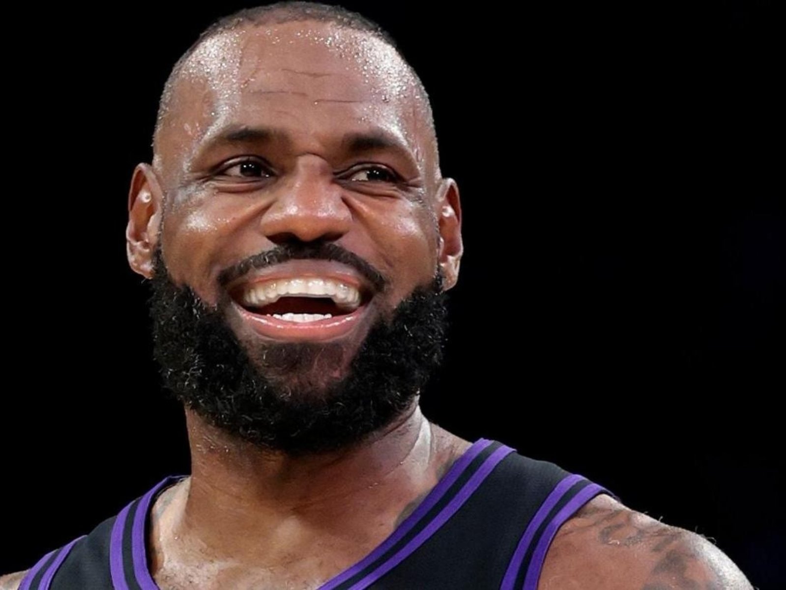 NBA／詹皇本季首戰狂送 12 助攻率湖人取勝！自信坦言「我跟誰都可以搭配！」