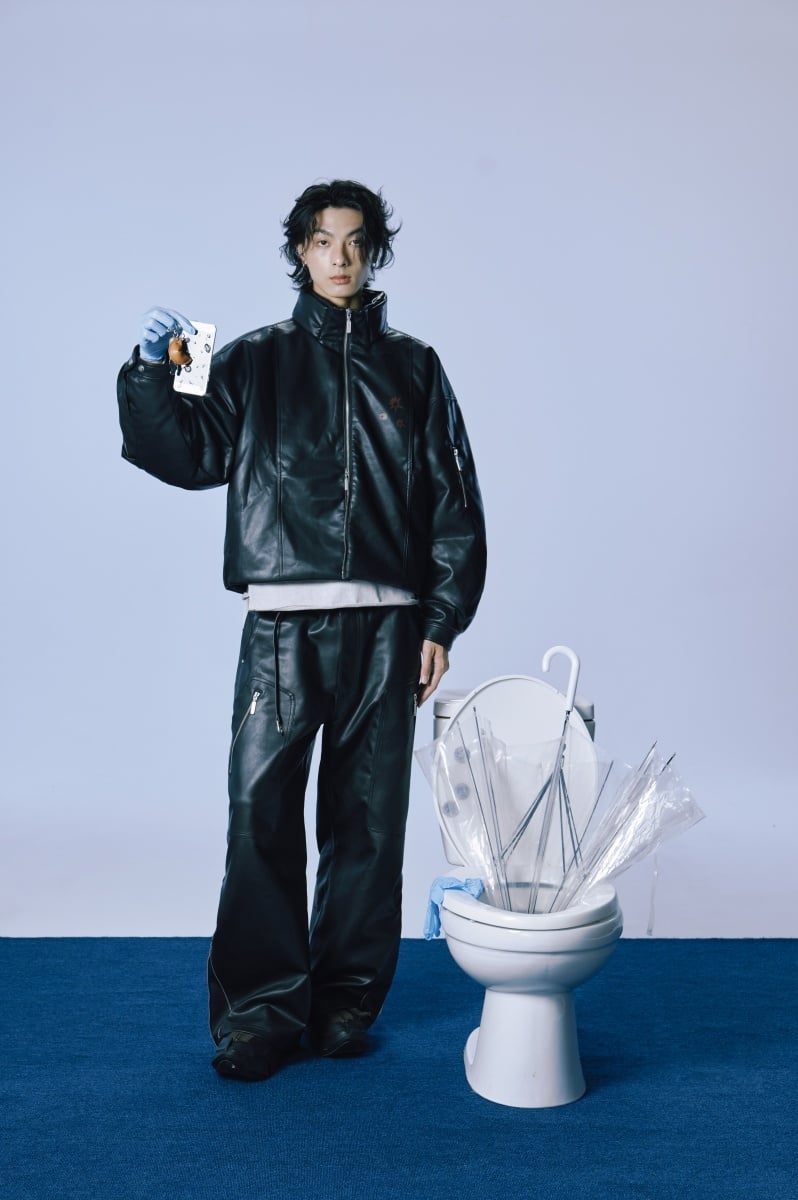 完美太無聊了！MELSIGN × plain-me 全新聯名系列《All Messed Up》以生活崩潰時刻打造秋冬服裝