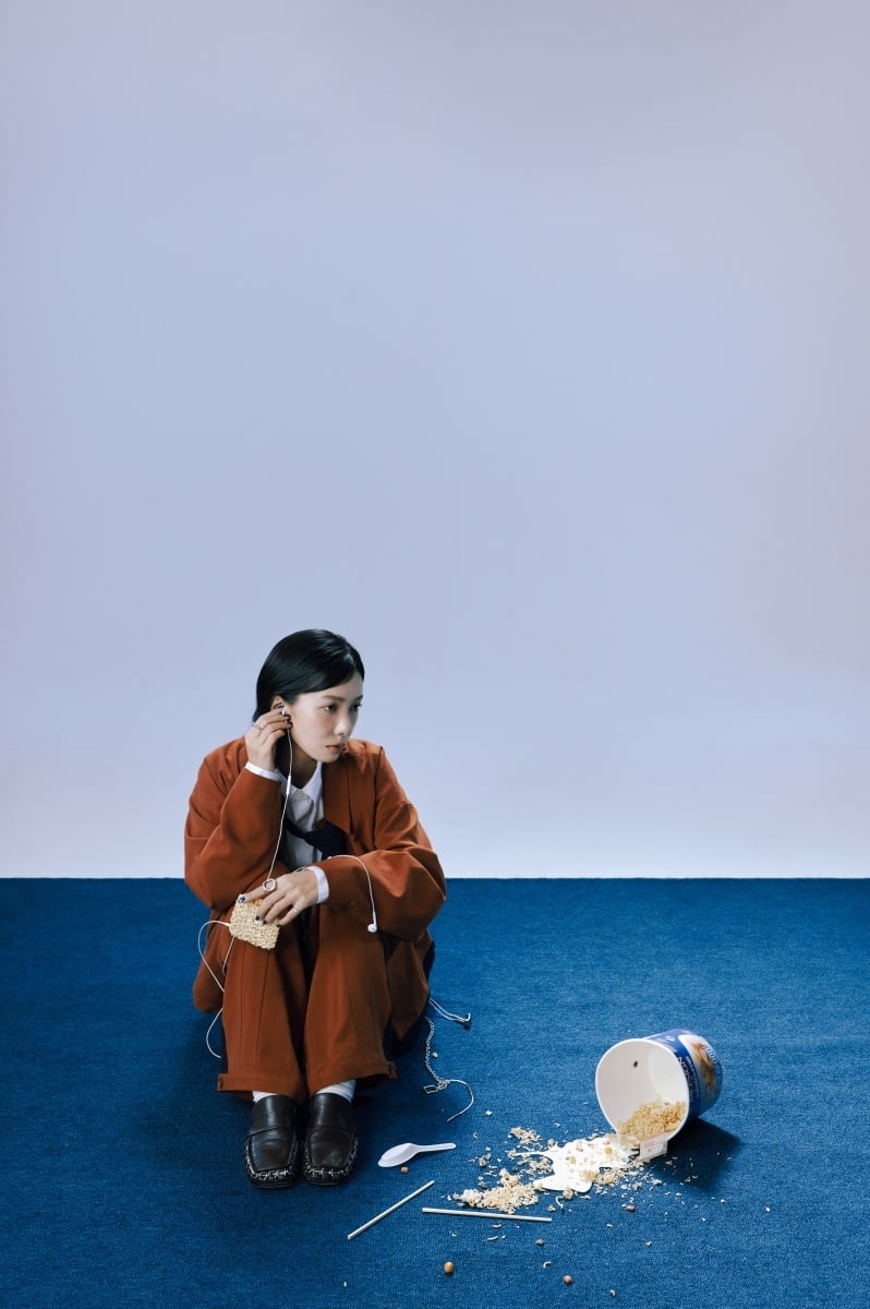 完美太無聊了！MELSIGN × plain-me 全新聯名系列《All Messed Up》以生活崩潰時刻打造秋冬服裝