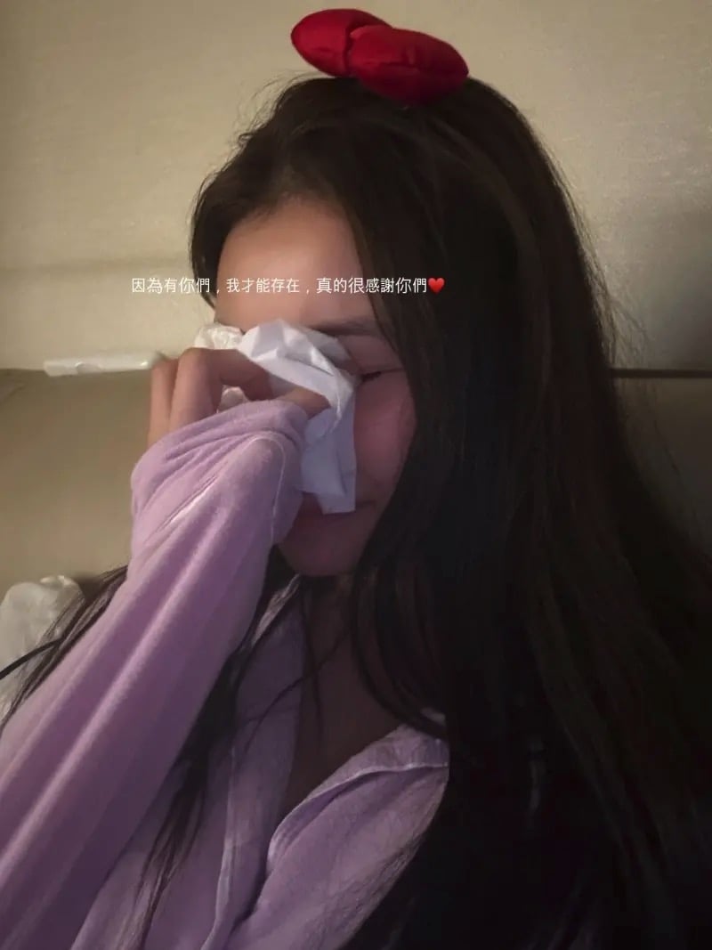 李多慧 YT 破 100 萬訂閱！深夜爆哭告白台粉：「人生像一部戲！」