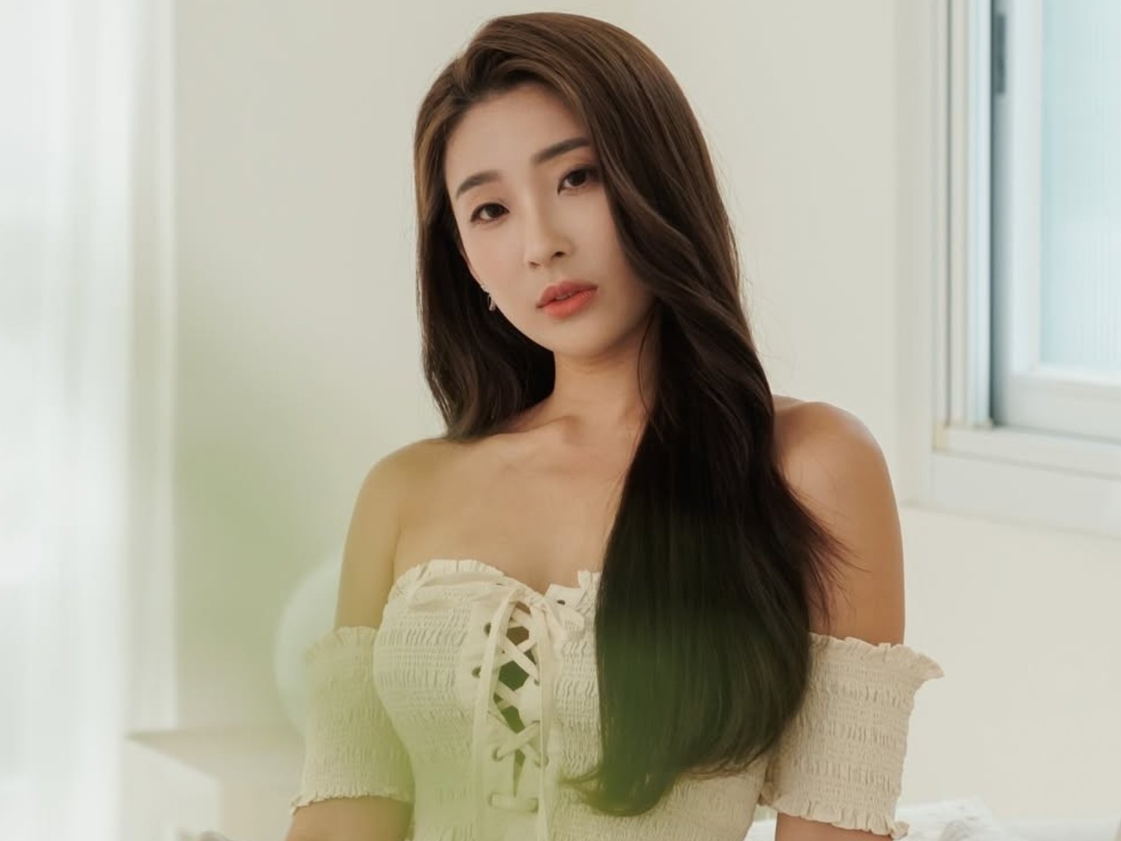 小雞迎來個人首本《激度曖昧》寫真年曆！由梓梓親自操刀推出！【野生抓正妹】