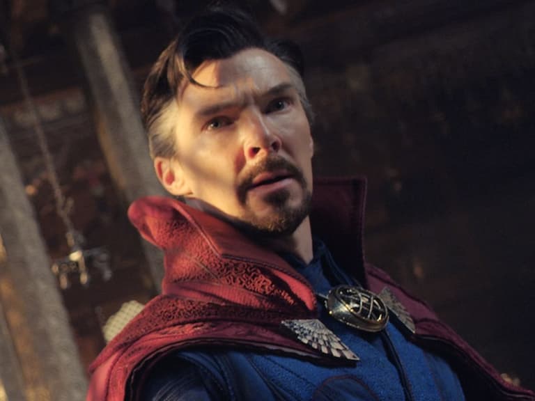 班奈狄克康柏拜區 Benedict Cumberbatch 自爆派對糗事!坦言:「英雄仍要面對地板被打翻飲料!」