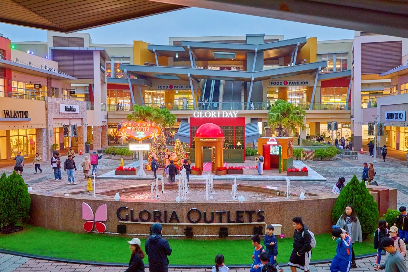 「Lights, Camera, Gloriday Cheers! 華泰名品城 10th 週年聖誕村」登場!活動、攤位、遊行時間⋯一次看!