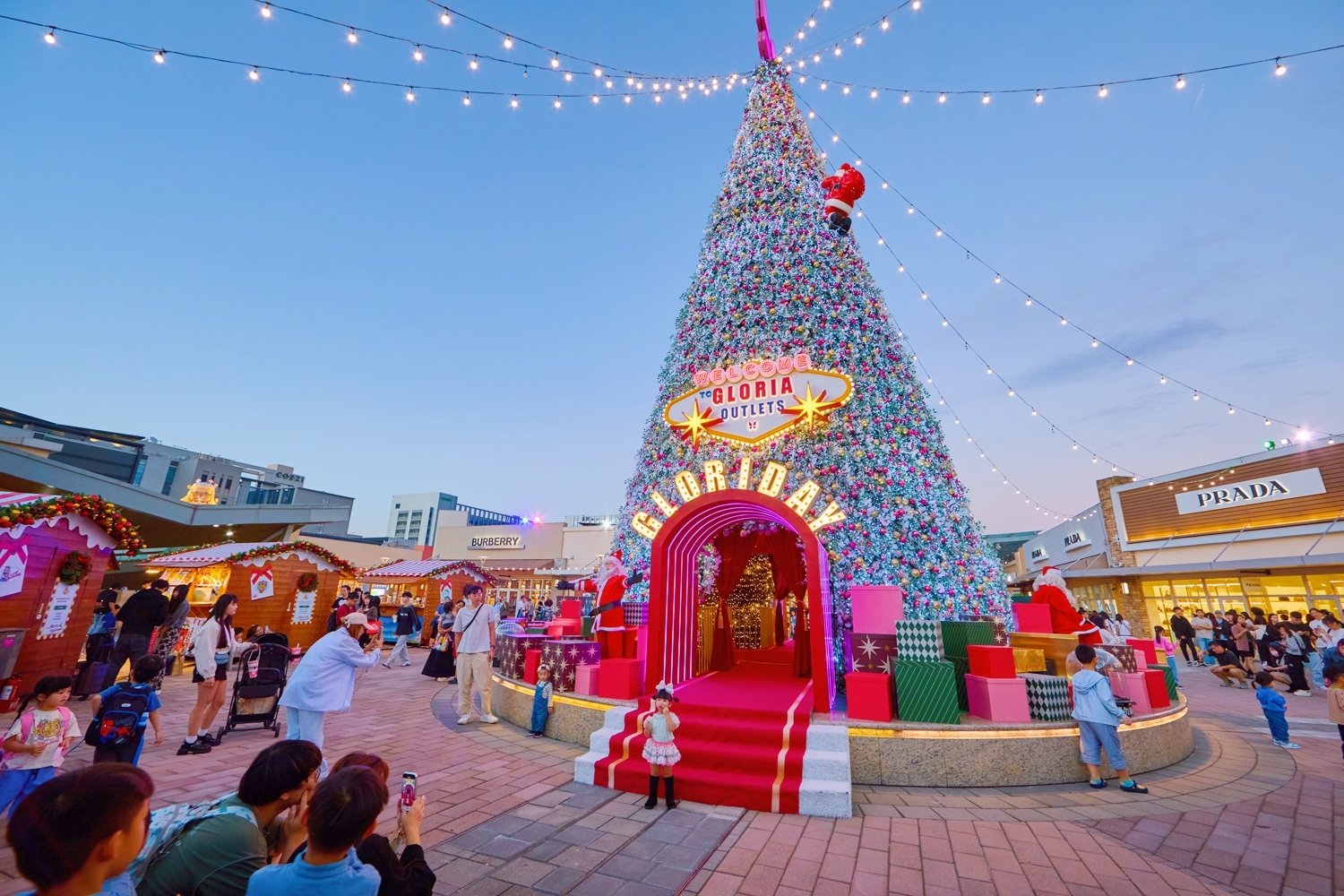 「Lights, Camera, Gloriday Cheers! 華泰名品城 10th 週年聖誕村」登場!活動、攤位、遊行時間⋯一次看!