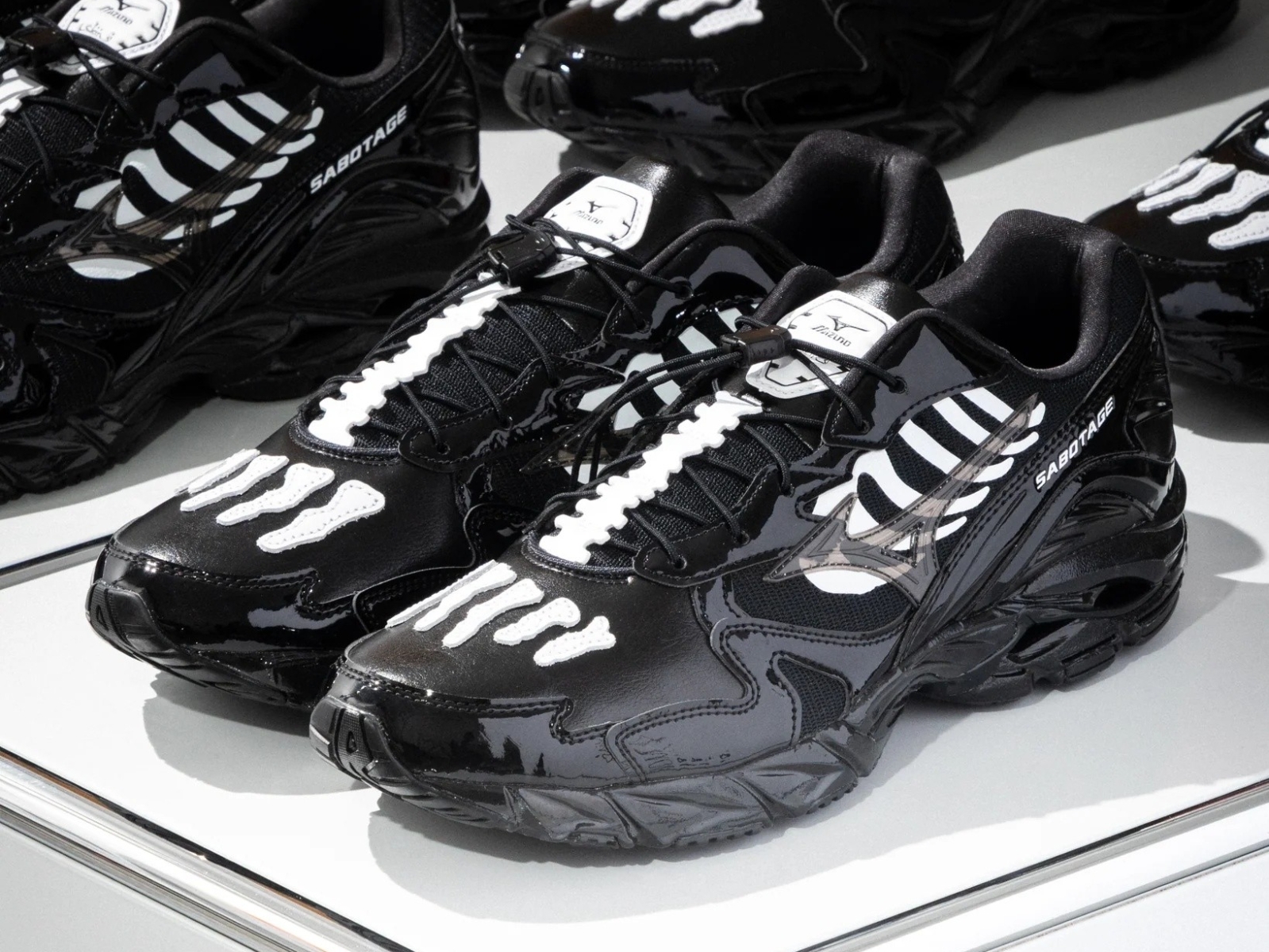 SBTG x Mizuno Wave Rider 10 全新聯名正式發表！獨特「骨骼圖騰」注入回頭率百分百！