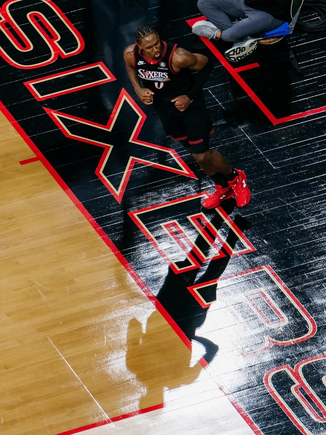 Tyrese Maxey 撐起後衛穿搭地位！六套私服穿搭展現費城時尚魅力【NBA 球星穿搭】