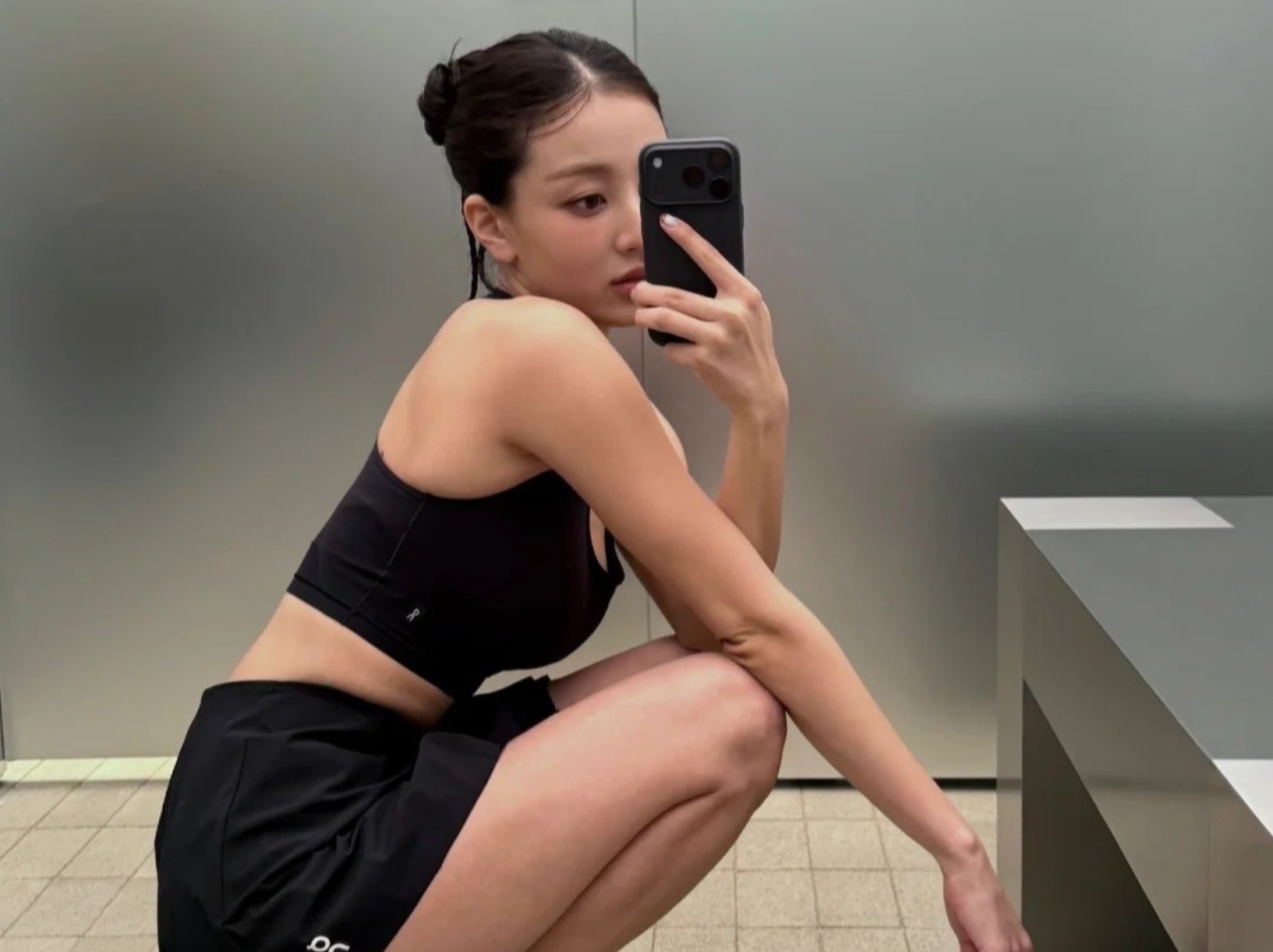 TWICE 志效身高 162 高雄演唱會前街頭慢跑引熱議！同款運動鞋幫你神出來了！