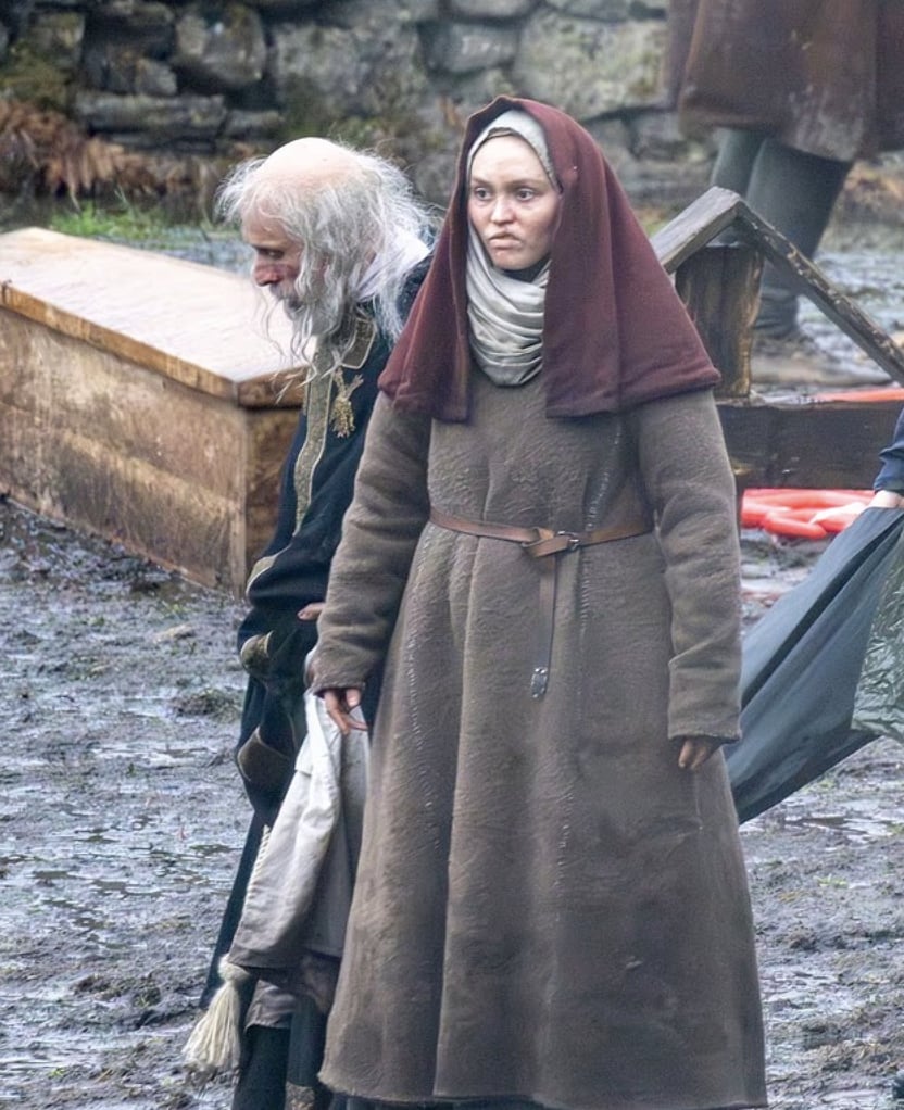 莉莉蘿絲戴普 Lily Rose Depp 《狼人》中世紀扮相曝光！網友驚呼：「奧斯卡級造型！」