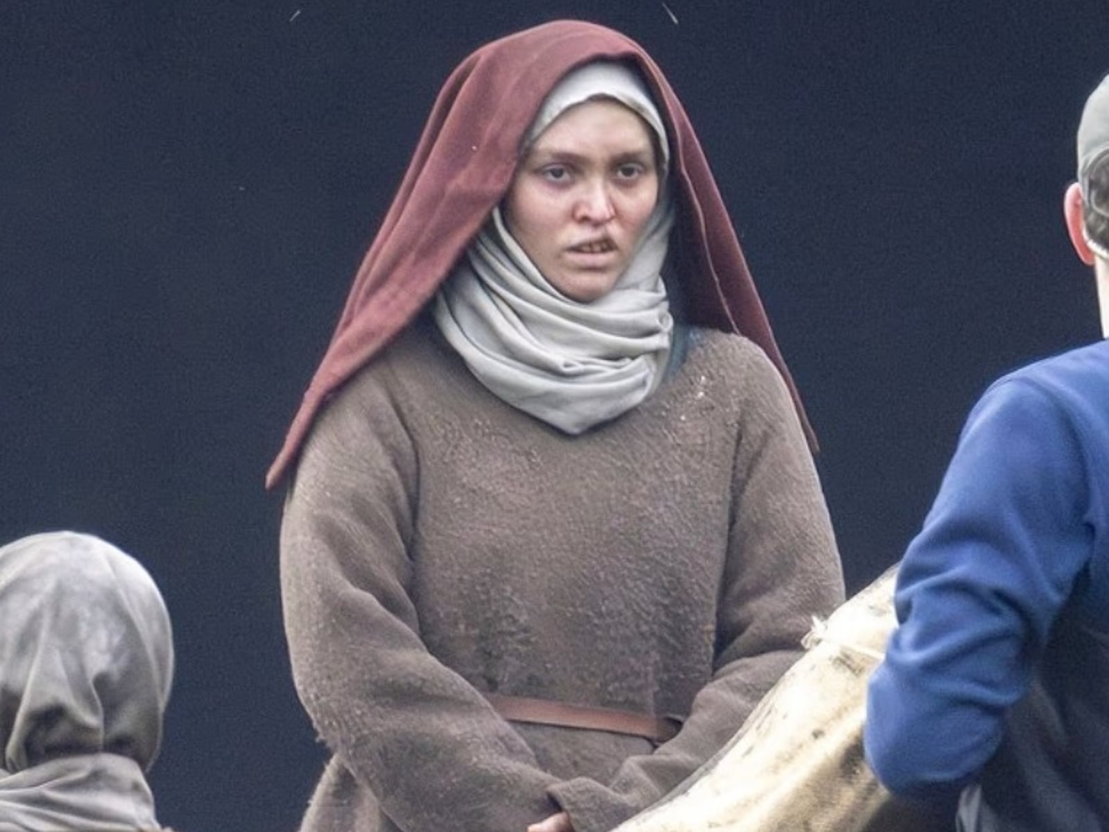 莉莉蘿絲戴普 Lily Rose Depp 《狼人》中世紀扮相曝光！網友驚呼：「奧斯卡級造型！」