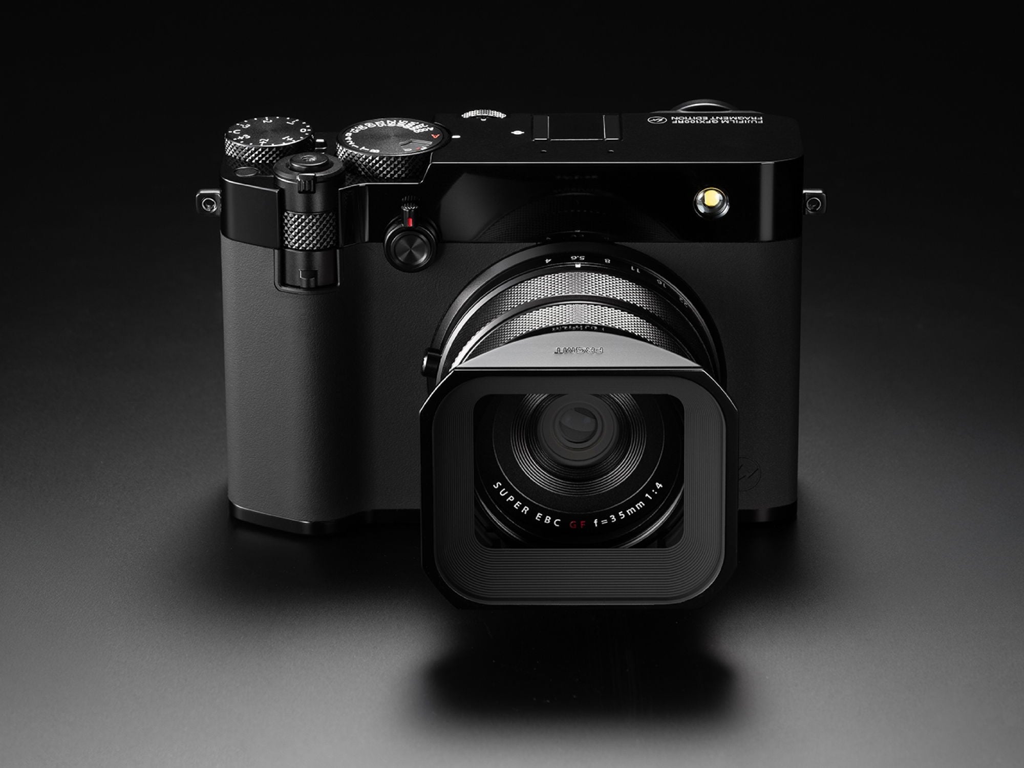 當藤原浩遇上 Fujifilm 頂規相機!GFX100RF Fragment 特別版呈現黑色極致美學