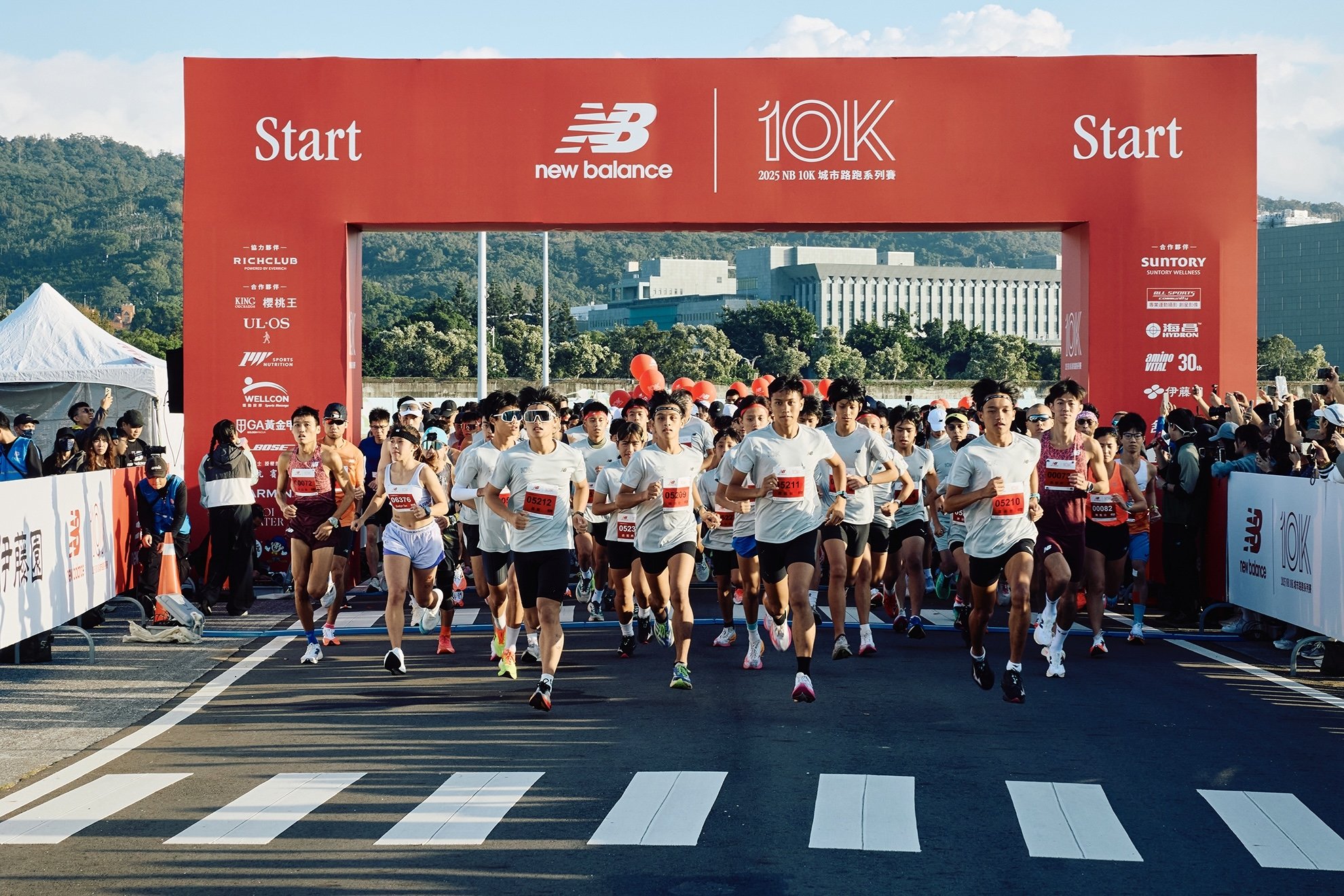 2025 New Balance 10K 城市路跑系列賽盛大開跑！温貞菱、盧廣仲攜手眾多百萬創作者齊聚現身！