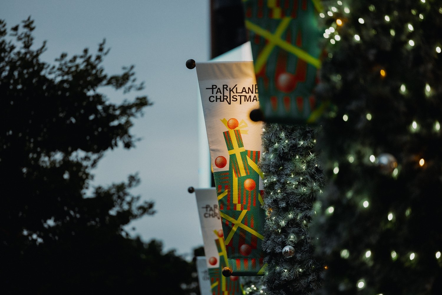 2025 台中勤美草悟道廣場聖誕村活動懶人包！勤美誠品、金典綠園道、PARK2 草悟廣場⋯沉浸式光影展一次看！【設計・潮】