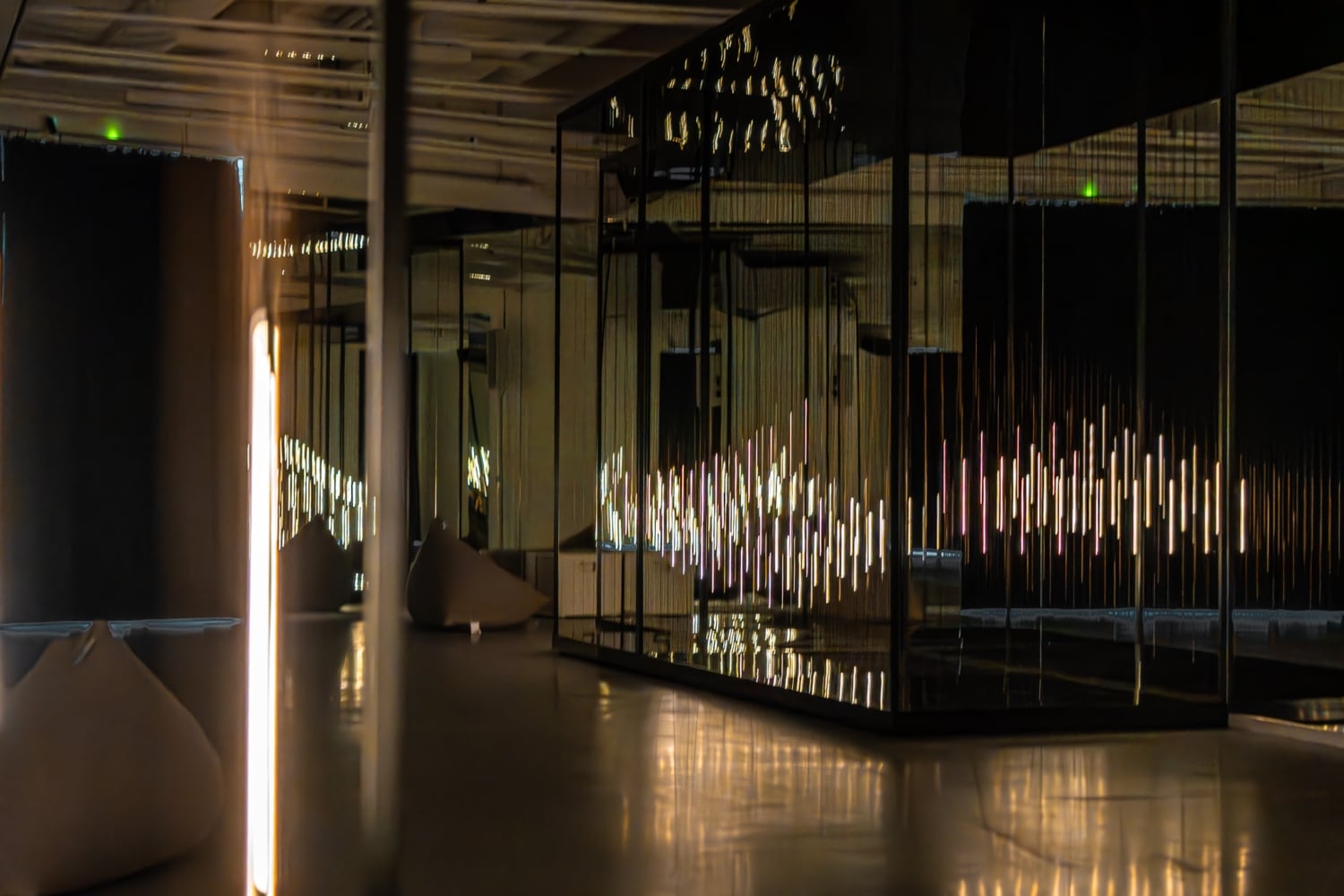 2025 台中勤美草悟道廣場聖誕村活動懶人包！勤美誠品、金典綠園道、PARK2 草悟廣場⋯沉浸式光影展一次看！【設計・潮】