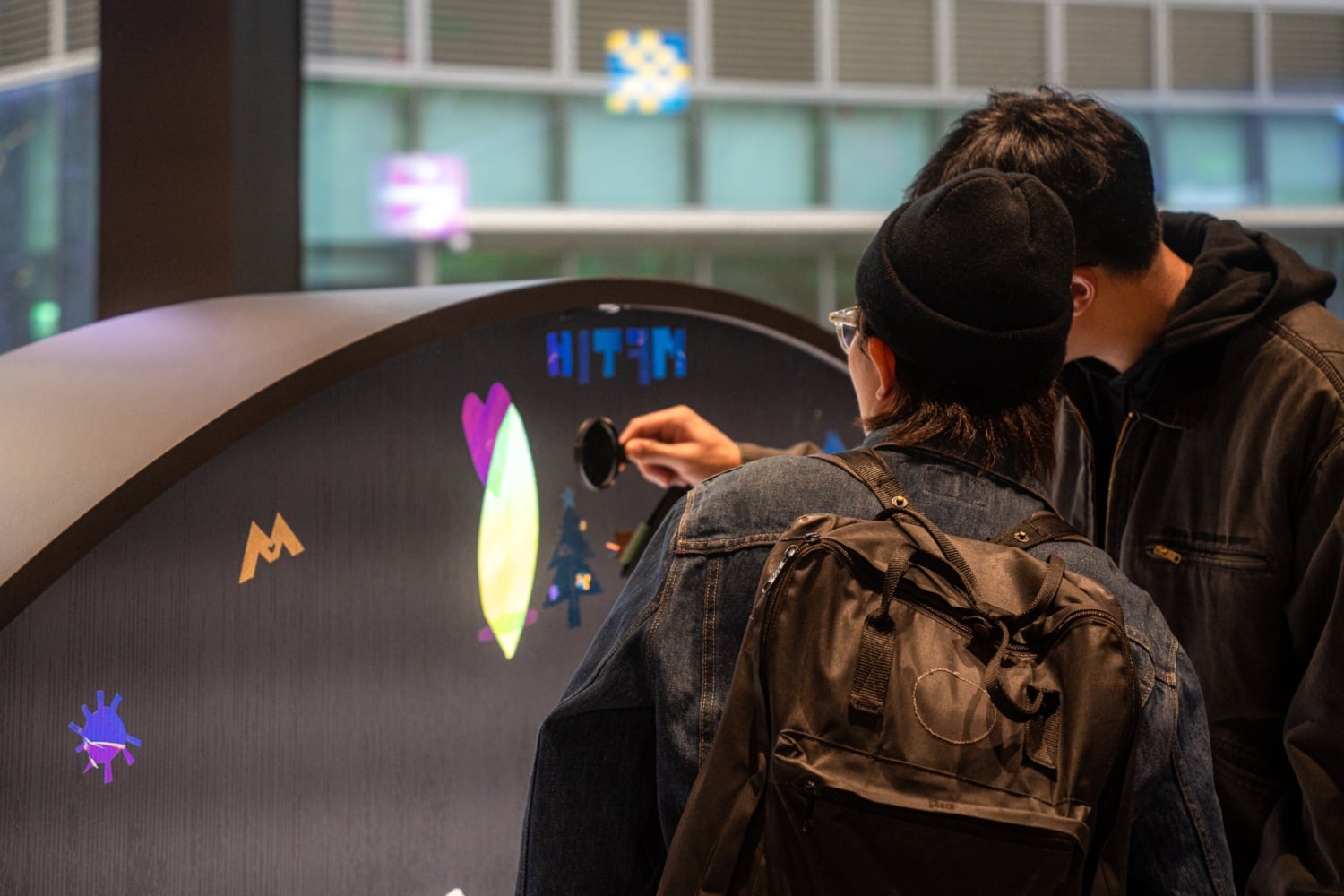 2025 台中勤美草悟道廣場聖誕村活動懶人包！勤美誠品、金典綠園道、PARK2 草悟廣場⋯沉浸式光影展一次看！【設計・潮】