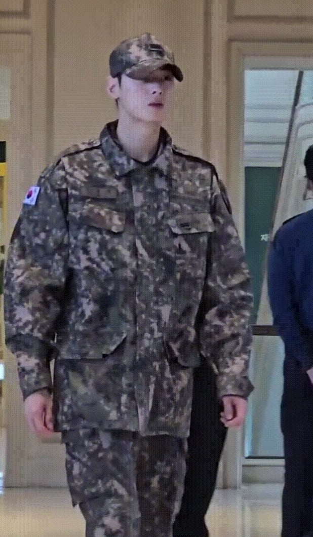 車銀優、BTS 柾國軍裝熱舞影片 500 萬觀看！網友笑虧畫質低：「是免費就只能看低畫質的！」