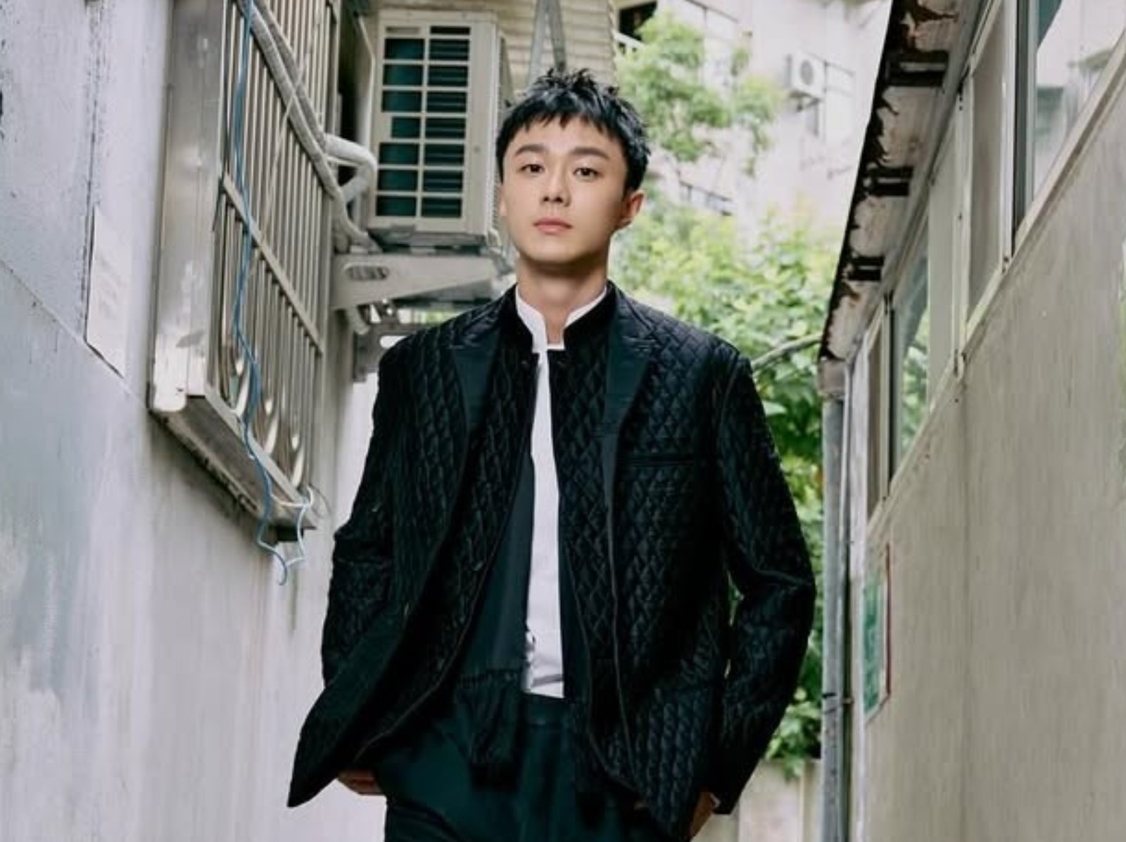 施柏宇請病假卻遭目擊在約會？ 劇組親自闢謠：「工作態度專業！」