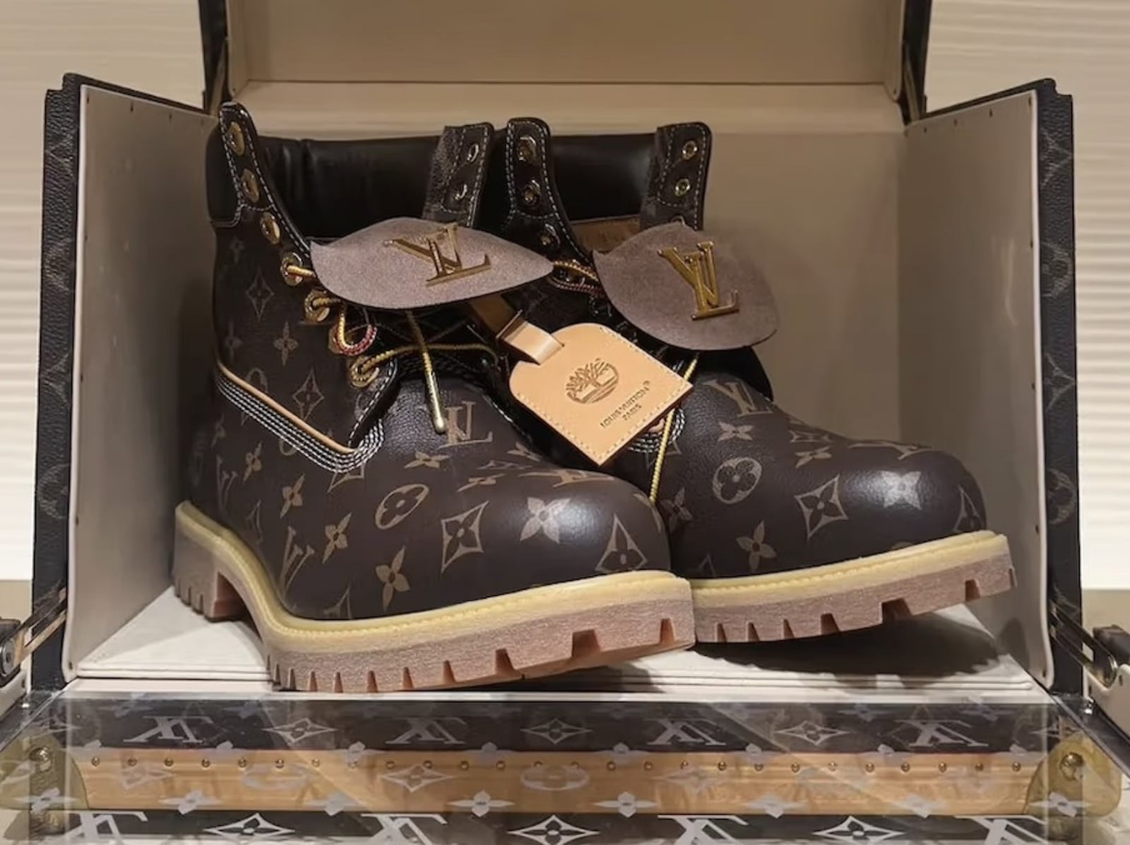 Louis Vuitton x Timberland 全新聯名靴正式曝光！全球「限量 50 雙」要價台幣 250 萬！