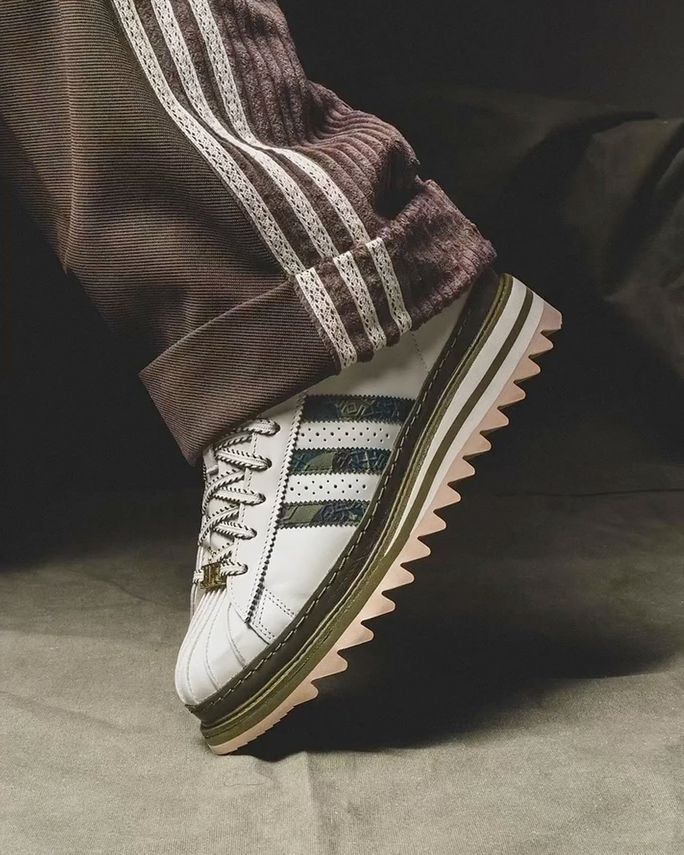 BAPE x CLOT x adidas Superstar 夢幻聯名全新配色曝光！綠色迷彩＋正裝外型絕對必搶！