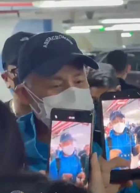 張學友 64 歲近照曝光！鬢角全白粉絲驚呼：「認不出是誰！」