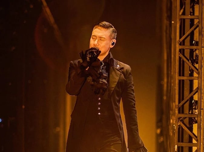 張學友 64 歲近照曝光！鬢角全白粉絲驚呼：「認不出是誰！」