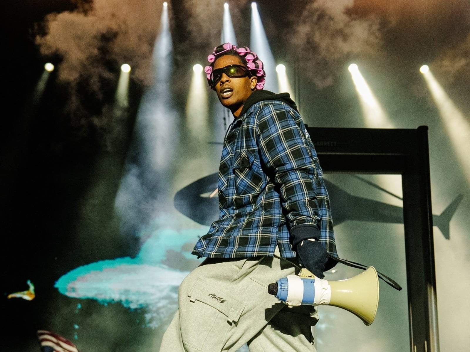 A$AP Rocky 自嘲推出「專輯永不發行」周邊系列！ 粉紅髮捲帽款致敬經典造型