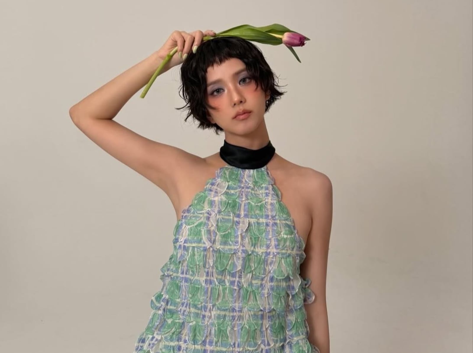 Jisoo 新短髮造型美出新高度！連 Dior 創意總監都敵不過她的魅力！