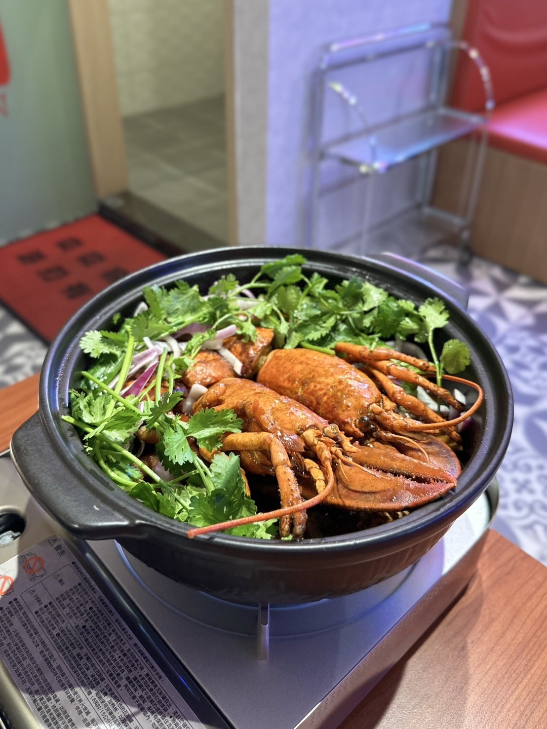 台北道地港式餐廳推薦《梁香好》：雞煲鍋、椰子雞｜菜單、地址、訂位⋯一次看！