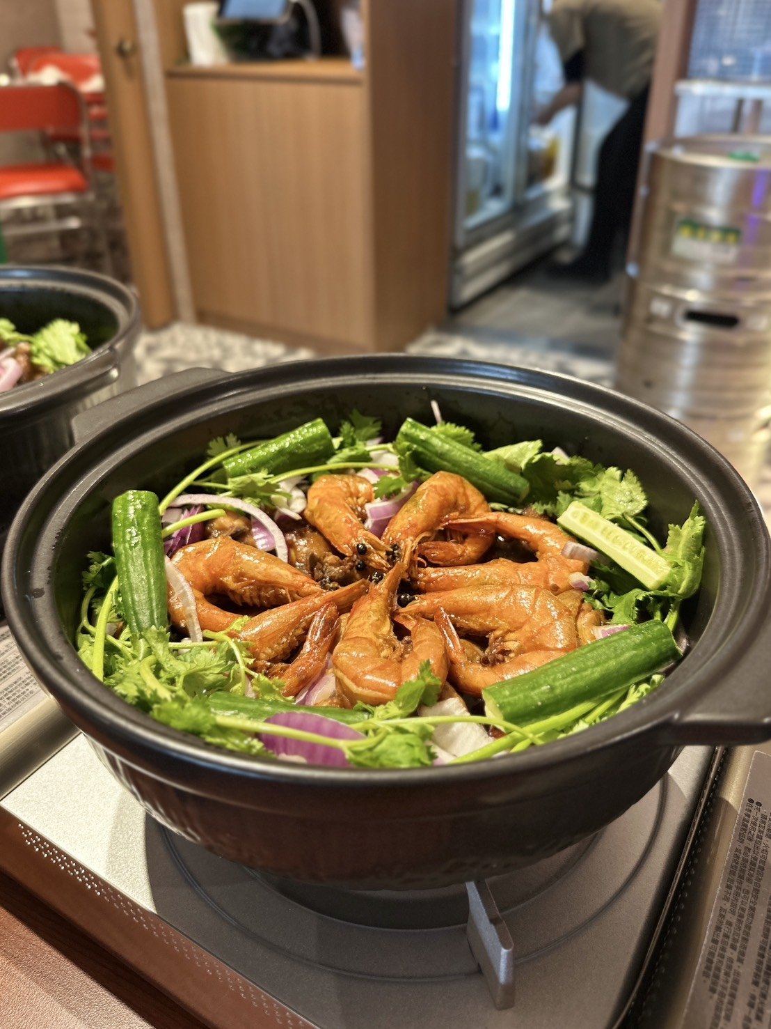 台北道地港式餐廳推薦《梁香好》：雞煲鍋、椰子雞｜菜單、地址、訂位⋯一次看！