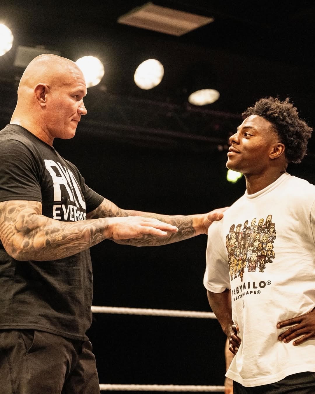 IShowSpeed 率先穿上!WWE 攜手 BAPE、TOPPS 帶來三方聯名,將 32 位摔角明星融入服飾與卡牌!