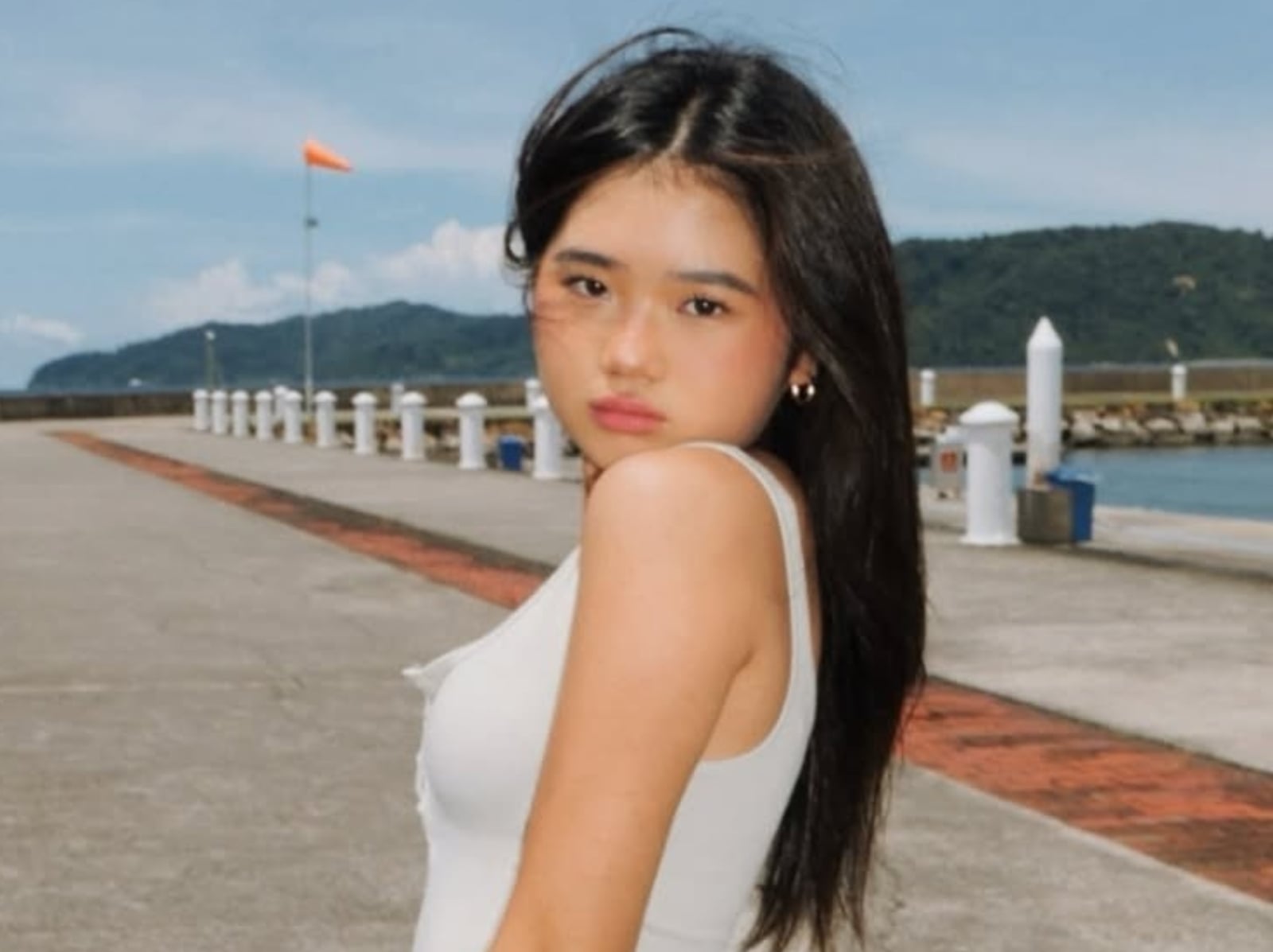 曹格女兒 Grace 15 歲近照曝光！網讚：「跟媽媽一樣漂亮！」