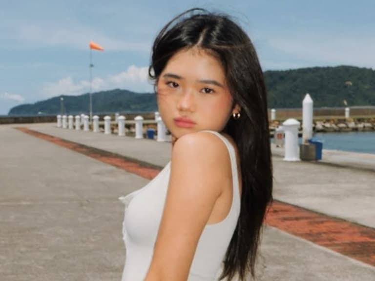 曹格女兒 Grace 15 歲近照曝光！網讚：「跟媽媽一樣漂亮！」