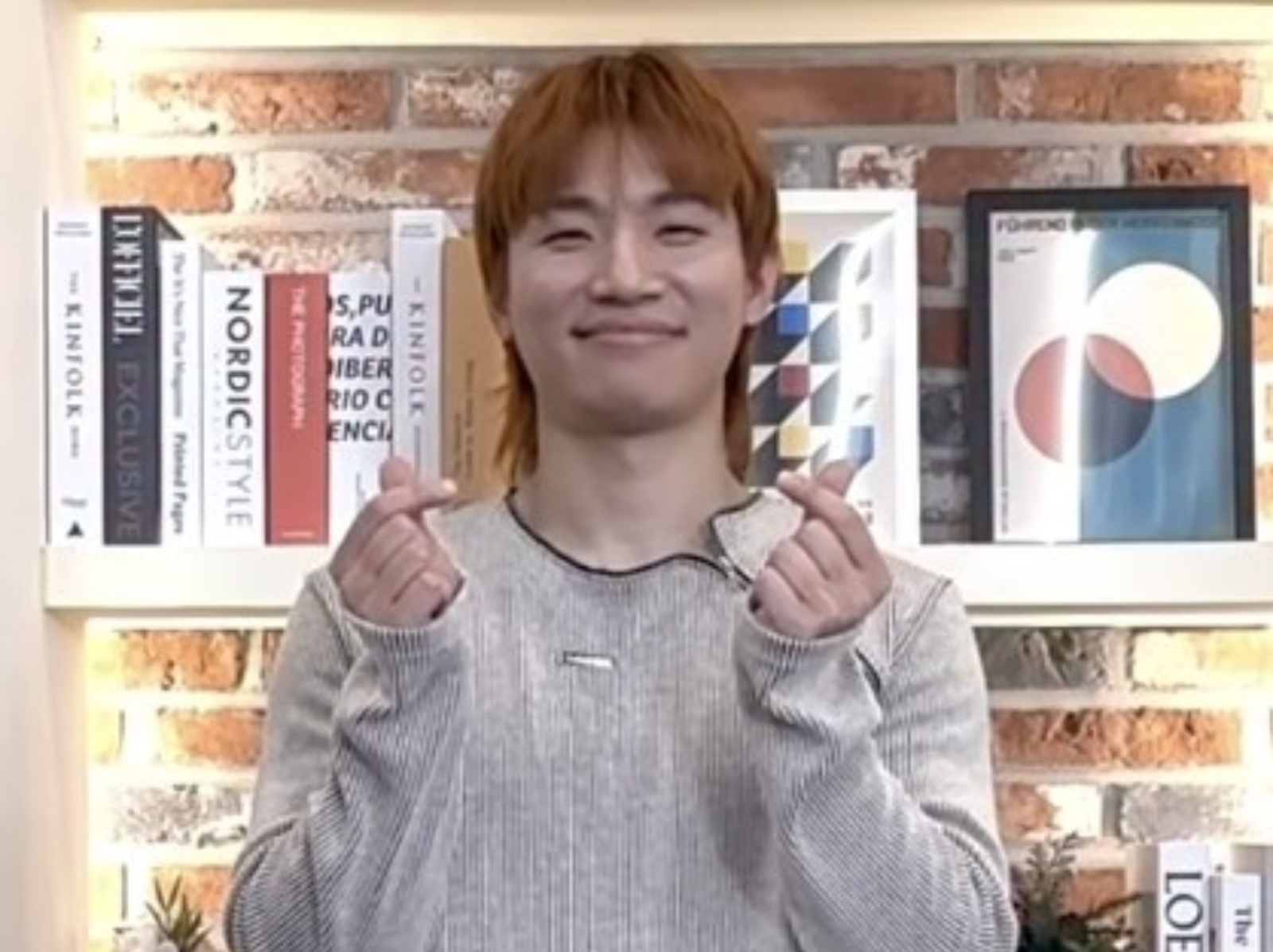 BIGBANG 姜大聲「橘色狼尾頭」新造型亮相！粉絲驚呼：「好陌生的人」