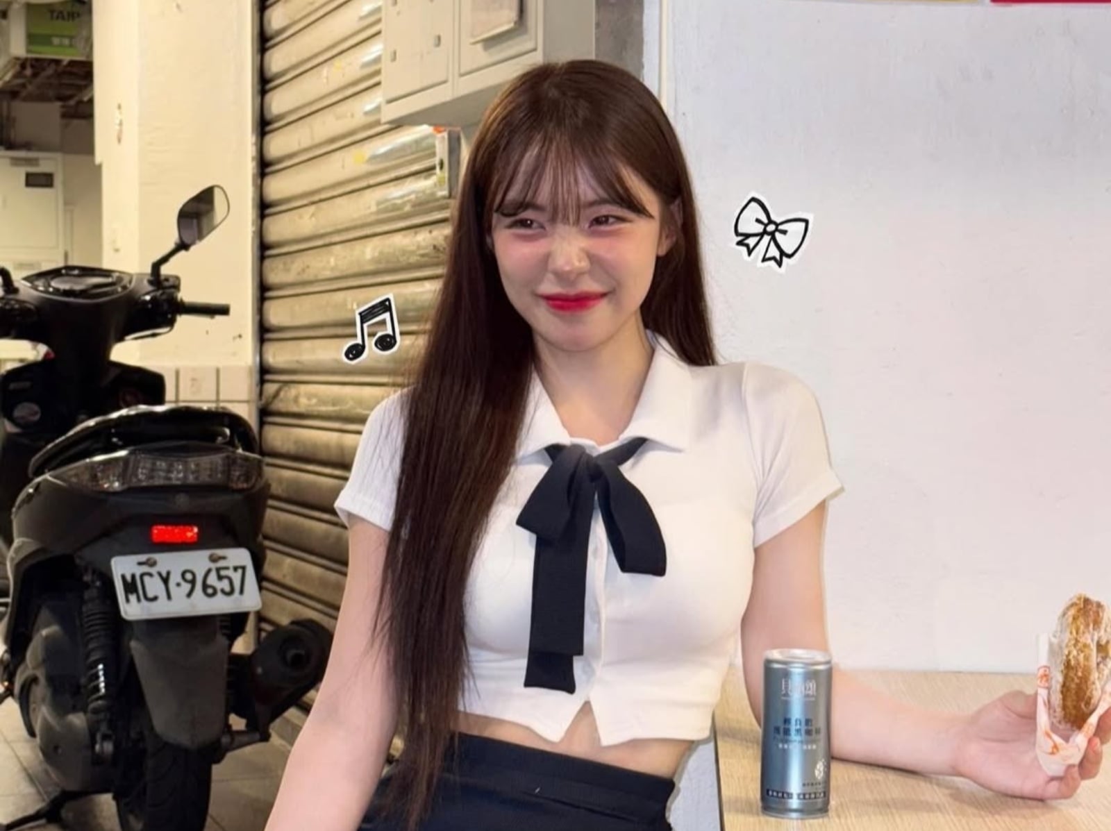 李多慧身高 164 化身「迷你裙辣妹」逛夜市！超兇身材引網暴動！