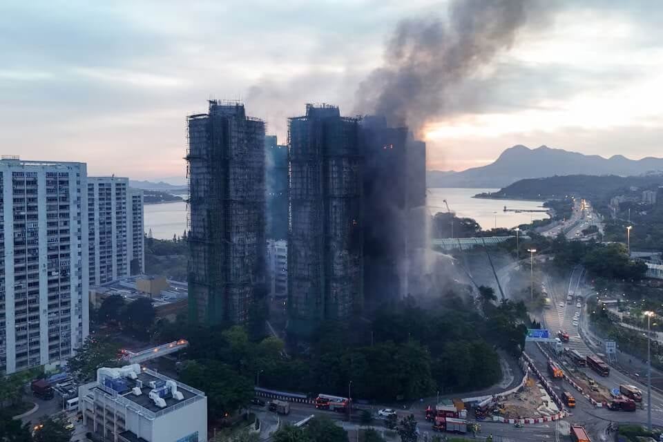 香港大埔宏福苑大火事件總整理｜起火原因、死傷人數、火勢情況⋯一次看！