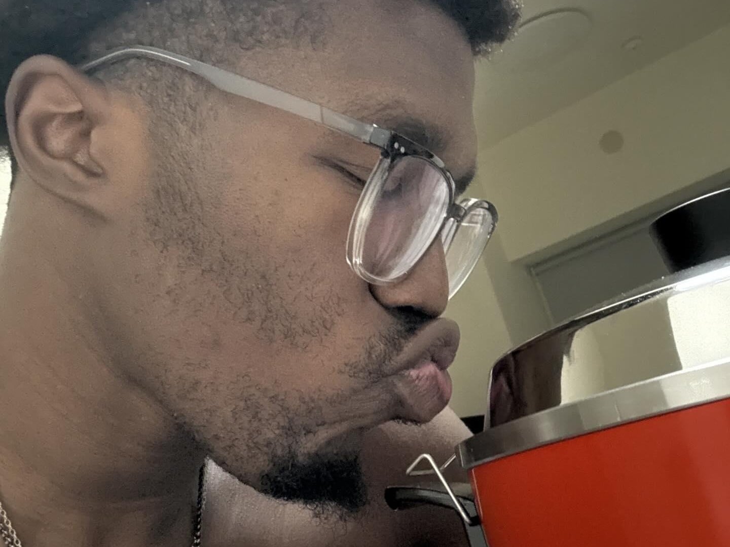 齊曼加用大同電鍋煮飯失敗！台灣網友急瘋：「不是這樣用啦！」