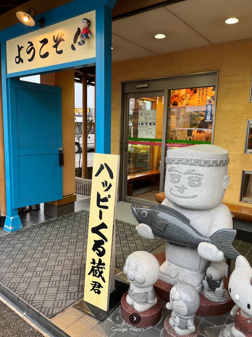 日本迴轉壽司驚現「離職員工級厚切」生魚片！網笑：「老闆會哭！」