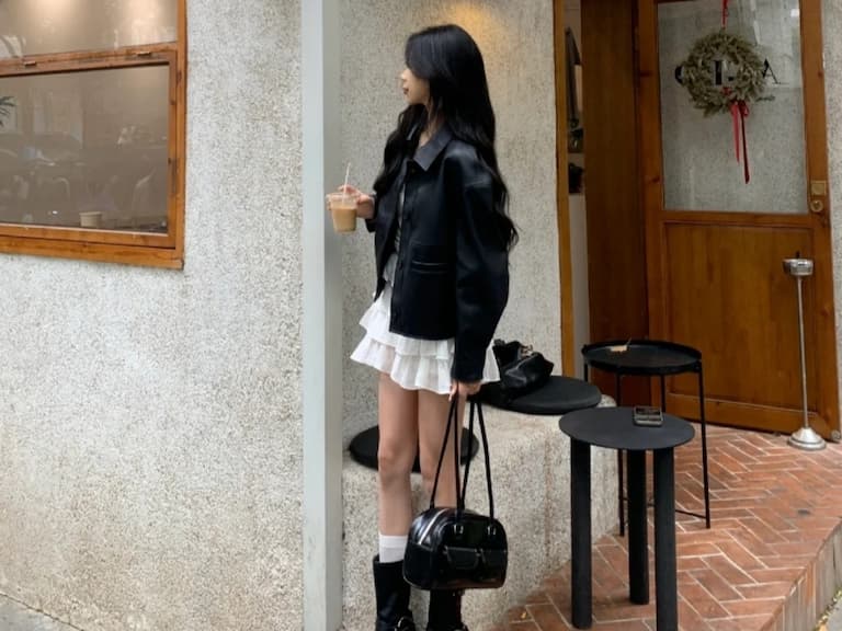 去夜店穿什麼？信義區美女標配「皮外＋短裙＋長靴」，網笑：「是公發的嗎？」