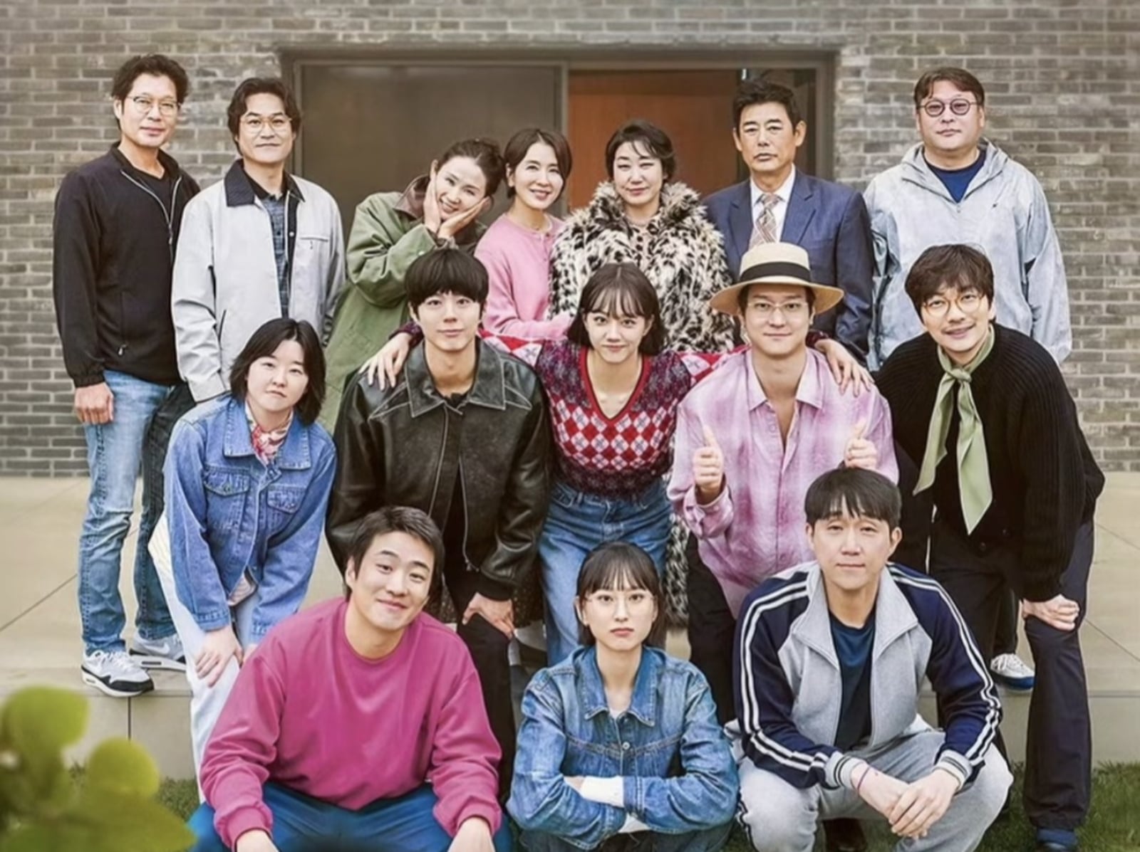 《請回答 1988》10 週年綜藝節目海報曝光！15 位演員齊聚獨缺柳俊烈！