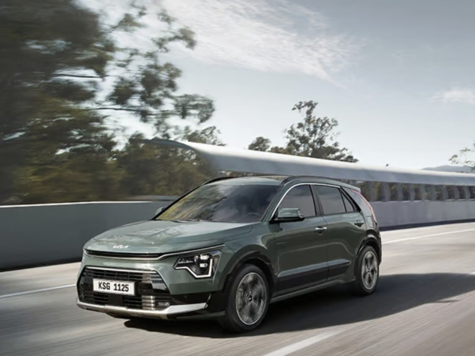 2025 10 大省油中型休旅榜單出爐！Toyota 僅排第三、第一名每公升 22.53 公里！