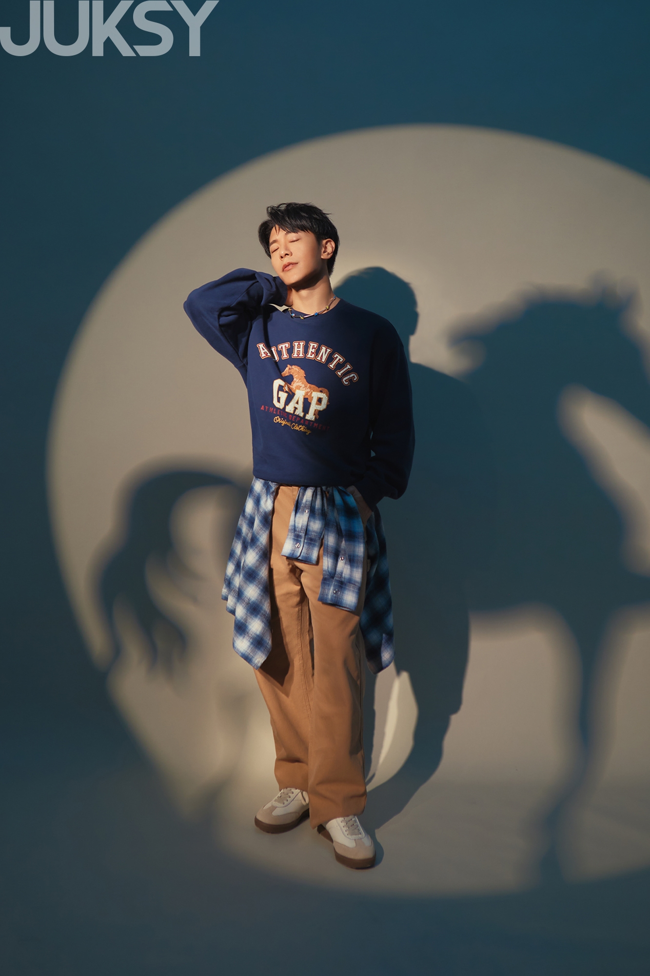 新年穿搭不需要爆紅，只需要剛好讓人記得你，韋禮安上身 Gap 親自演繹 3 種 「韋式哲學」，在新的一年突破框架，在規則裡多一點叛逆！