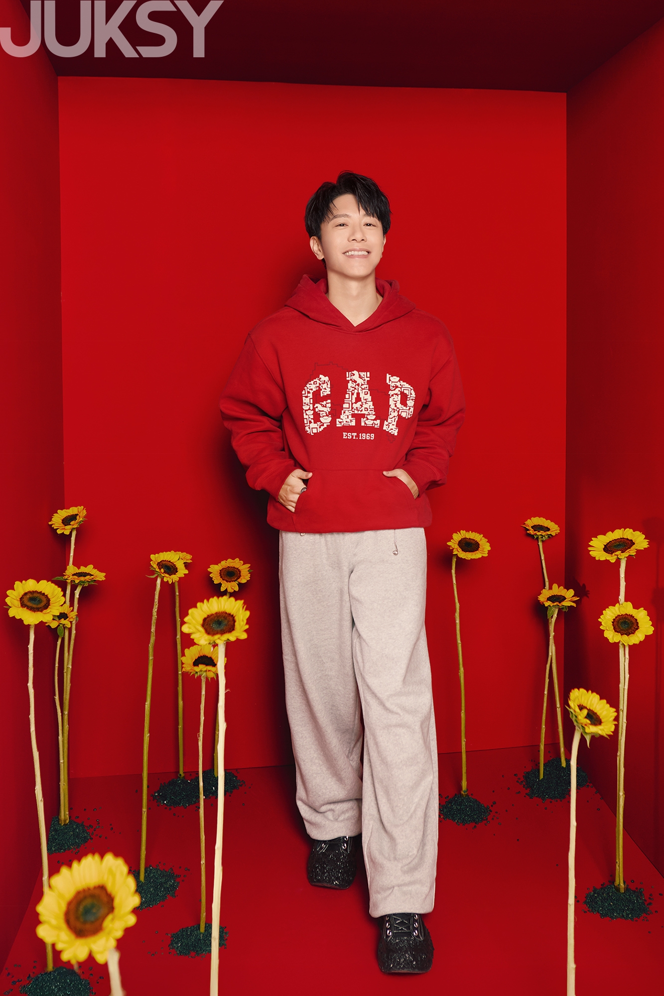 新年穿搭不需要爆紅，只需要剛好讓人記得你，韋禮安上身 Gap 親自演繹 3 種 「韋式哲學」，在新的一年突破框架，在規則裡多一點叛逆！