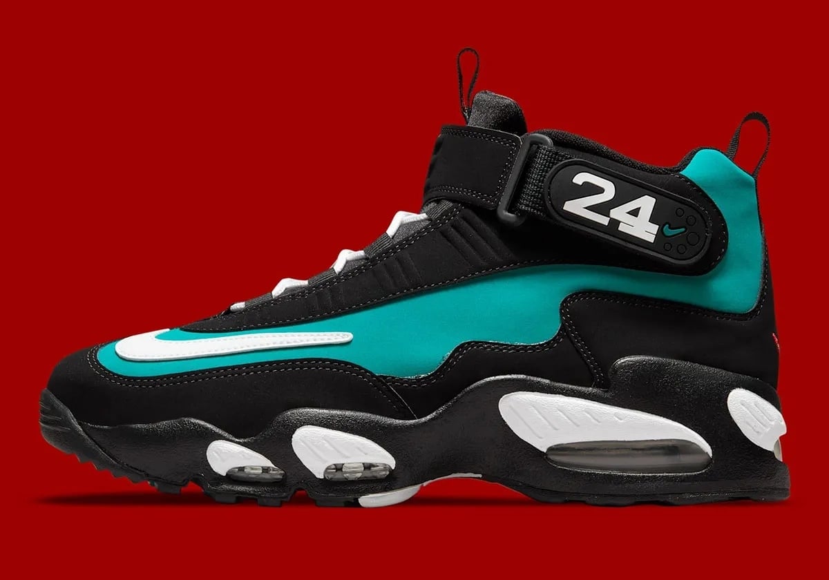 2025 年 12 月球鞋推薦:BAPE x CLOT x adidas Superstar、INVINCIBLE x Vans、atmos x NB 重磅聯名登場(不斷更新)