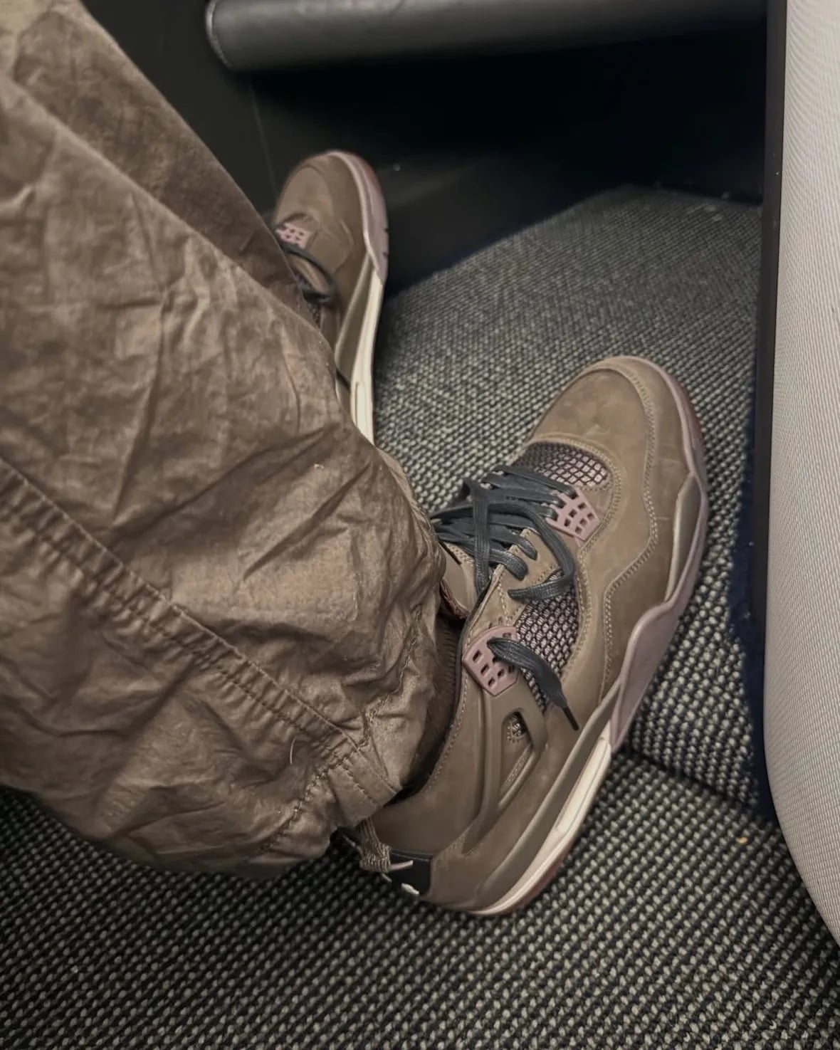 2025 年 12 月球鞋推薦:BAPE x CLOT x adidas Superstar、INVINCIBLE x Vans、atmos x NB 重磅聯名登場(不斷更新)