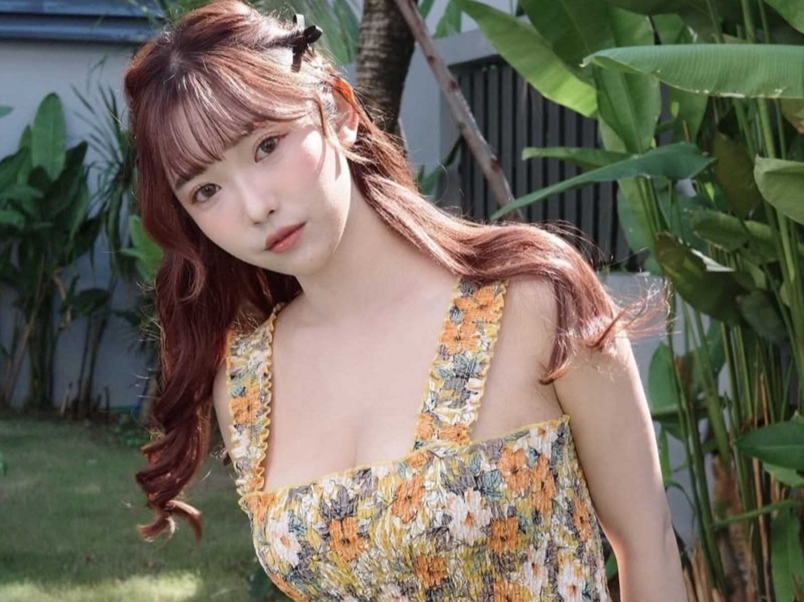 江江釋出火辣大片掀暴動！《木曜 4 超玩》新女神撫媚市調寫真意願！【野生抓正妹】