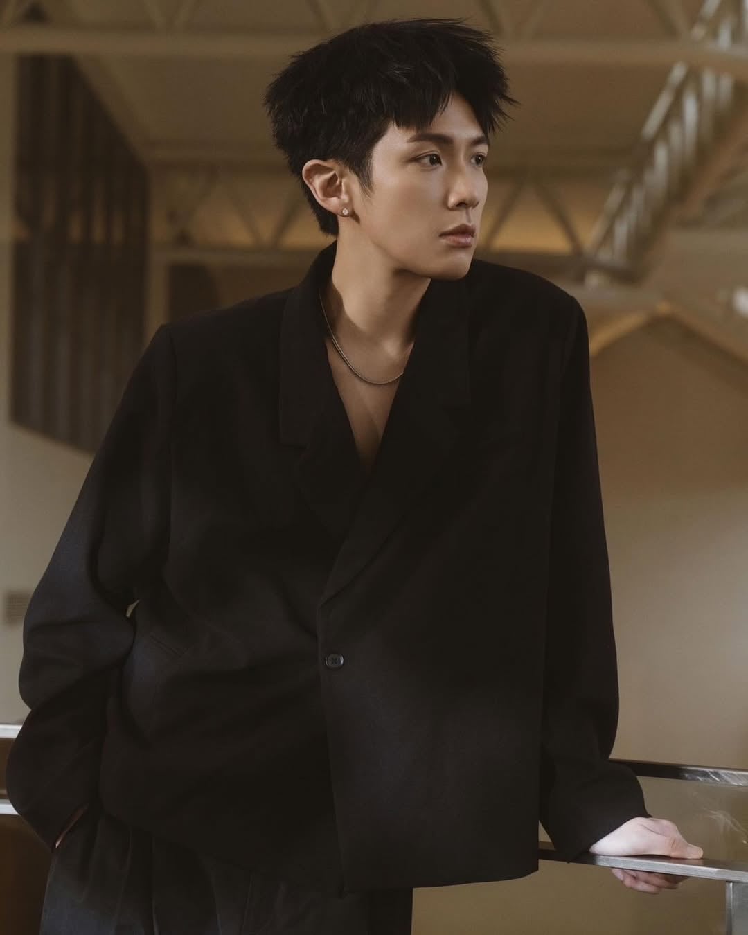 柯震東出席許瑋甯婚禮「穿全黑」遭酸不吉利！本人親上網怒回真正原因！