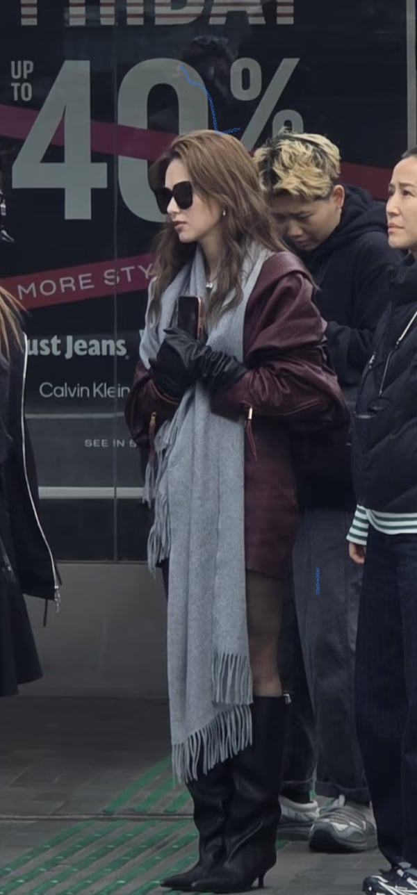 昆凌身高 163 與周杰倫驚喜現身紐西蘭！下身失蹤穿搭辣秀逆天長腿超吸睛！