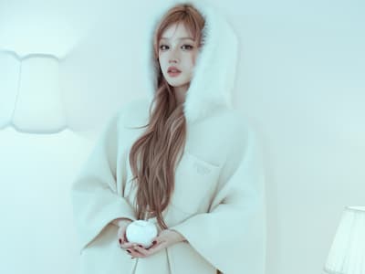 i-dle 宋雨琦身高 162 公分 Fendi 斗篷穿搭造型驚豔全網：「萌出新高度！」